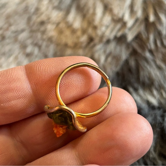 Vintage 70s chartreuse glass faux coral adjustable ring - Picture 10 of 10